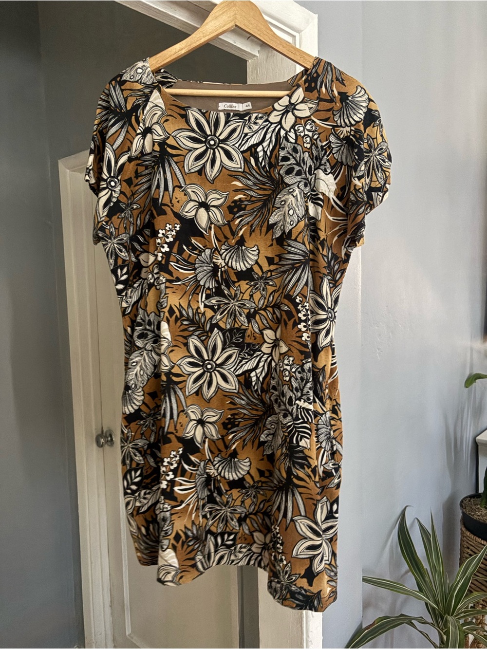Tropical Floral Shift Dress in Mustard, Black & White Sz L